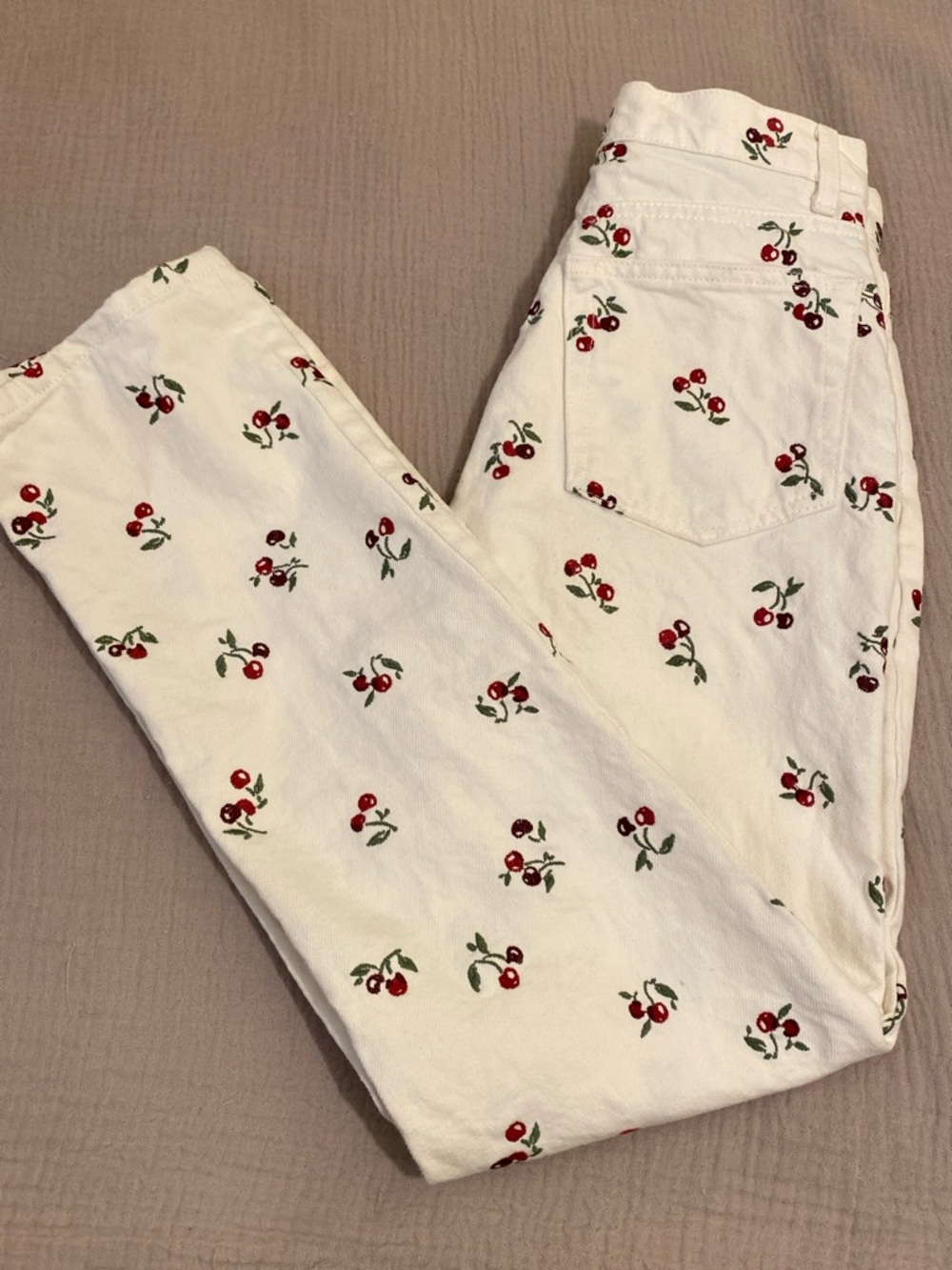 Reformation White Straight-Leg Jeans with Cherry Motif. Size 26 - Picture 13 of 14